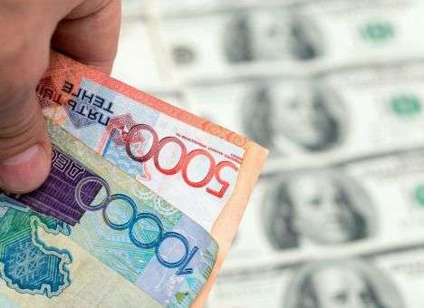 Манат и тенге бегут от рубля