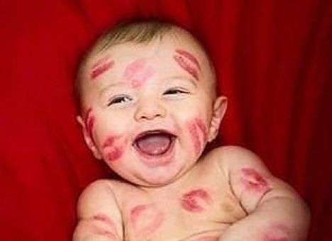 Врачи рассказали, почему новорожденные улыбаются