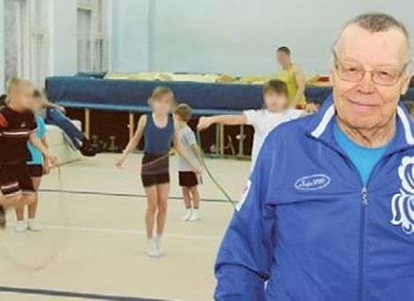 81-летнего тренера подозревают в изнасиловании 11-летней девочки во время тренировки