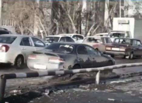 В РФ таксист объявил голодовку из-за плохих дорог (ВИДЕО)