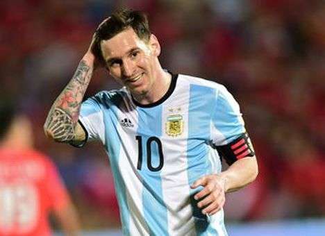 Месси попал в скандал из-за того, что пожертвовал свои бутсы