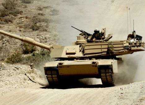 США заводят танки против Путина