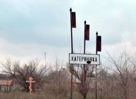 Село на Луганщине заминировали со всех сторон – местные жители живут без денег и газа (ВИДЕО)