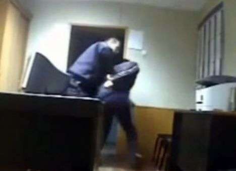 В РФ осудили «бешенного майора», который жестоко избивал задержанных (ВИДЕО 18+)