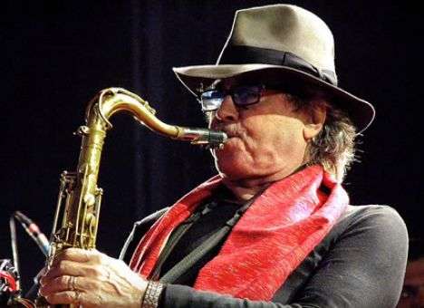 Знаменитый музыкант умер от воспаления легких (ВИДЕО)