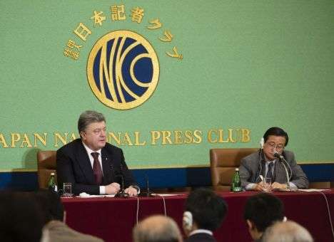 Порошенко в Японии заговорил об офшорах и Roshen