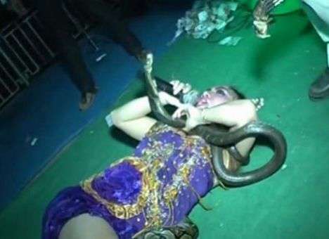 Опубликованы кадры трагической гибели певицы прямо на сцене (ВИДЕО)