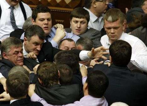 По голландскому ТВ несколько дней крутили ролик с драками в Раде, - нардеп