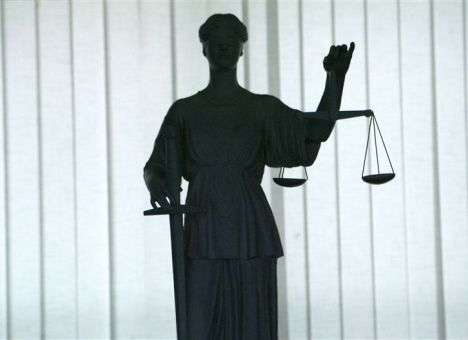 Россиянин через суд доказывает, что Путин враг народа