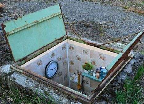 Художник создал квартиру в бесхозных люках (ВИДЕО)