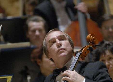 В Кремле рассказали, когда обратят внимание на «оффшорного виолончелиста Путина»