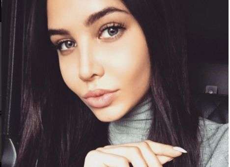 Красота не спасет мир: Вице-мисс РФ открыла стрельбу из автомата (ВИДЕО)