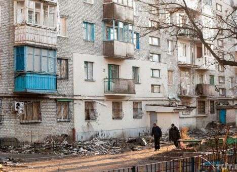 Со стороны Донецкого аэропорта доносится трупный запах, - журналист