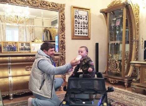 Россияне признались Кадырову в любви