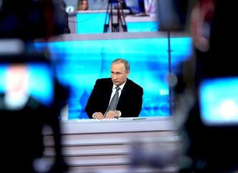 Путин в «трудном положении» ответил на вопрос о Порошенко