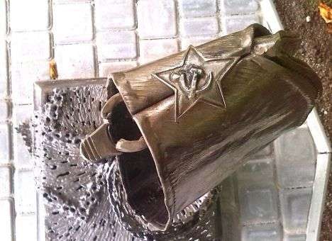 Донецкий памятник пилотке, над которым смеются в Сети, привезли с Камчатки (ФОТО)