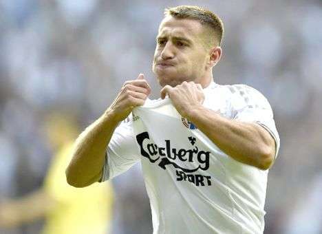 Игрок «Копенгагена» попал мячем в девушку с сигаретой (ВИДЕО)