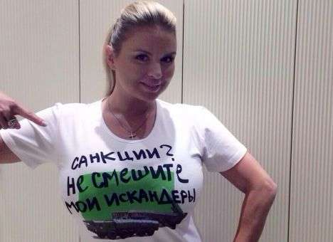 Семенович, предлагавшая «не смешить искандеры», теперь носит украинский венок (ФОТО)