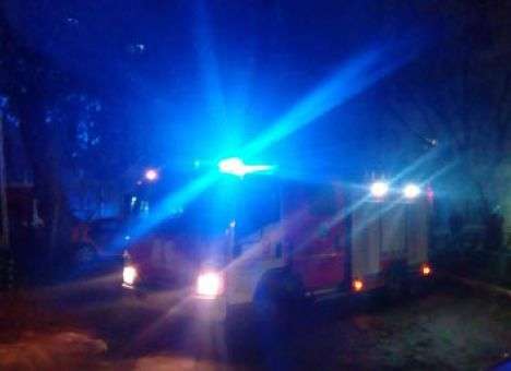 Ребята, сюда бегите: Спасаясь от пожара, студенты выпрыгивали из окон и ломали ноги (ВИДЕО)