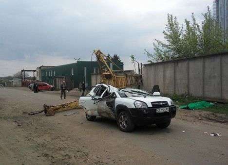 Авто оказалось расплющенным: Опубликованы снимки с места трагедии в Умани (ФОТО)