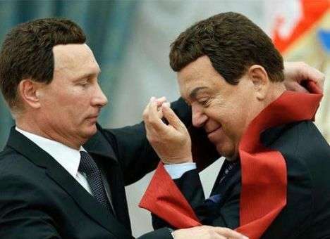 Путин наградил Кобзона званием Героя Труда – соцсети взорвались «фотожабами» (ФОТО)