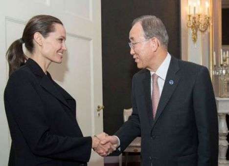 «Смертельно больная» Джоли появилась перед фотокамерами (ФОТО)