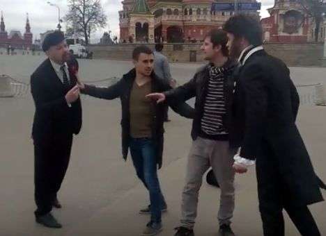 «Пушкин» и «Ленин» подрались на Красной площади из-за клиента (ВИДЕО)
