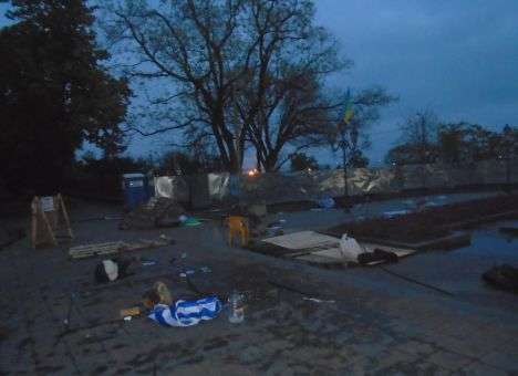 Кровавый погром: На рассвете в Одессе разнесли «Антитрухановский майдан» (ФОТО)