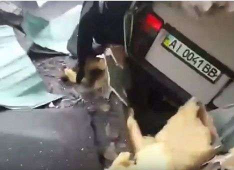 Опубликованы кадры с места ночного взрыва в Киеве (ВИДЕО)