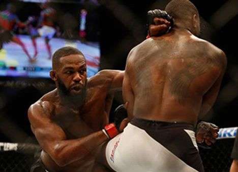 Американец завоевал титул временного чемпиона UFC