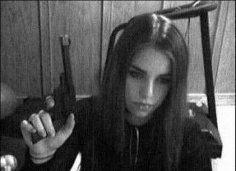 На свободу выходит убийца, в 12 лет перерезавшая всю свою семью (ФОТО)