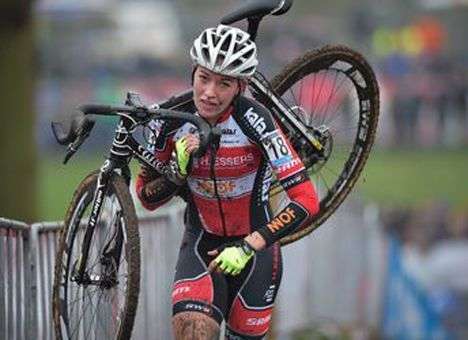 Велогонщица дисквалифицирована за мотор в велосипеде