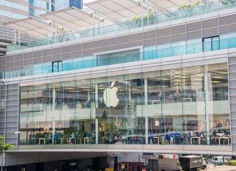 Акции Apple обвалились на 8%