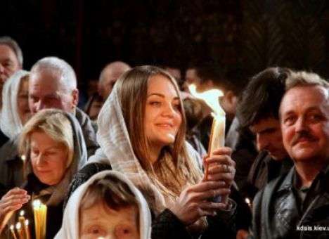 В Киеве сегодня верующим раздадут Благодатный огонь