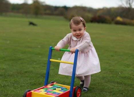 Королевская семья показала новые снимки принцессы-именинницы (ФОТО)