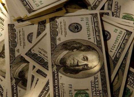 Эксперты назвали курс доллара на лето