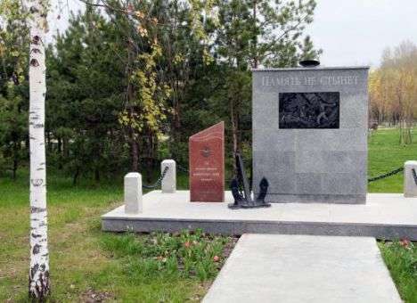 В РФ у мемориала погибшим на войне похоронили «заиньку» (ФОТО)