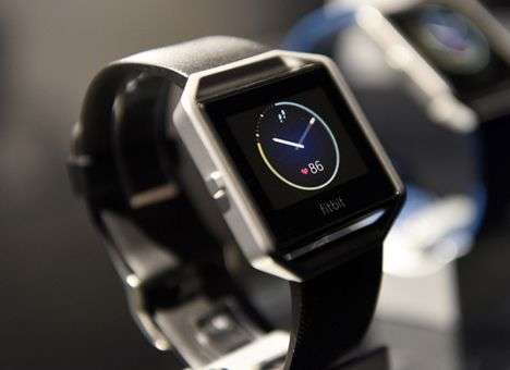 Акции Fitbit рухнули несмотря на рост выручки