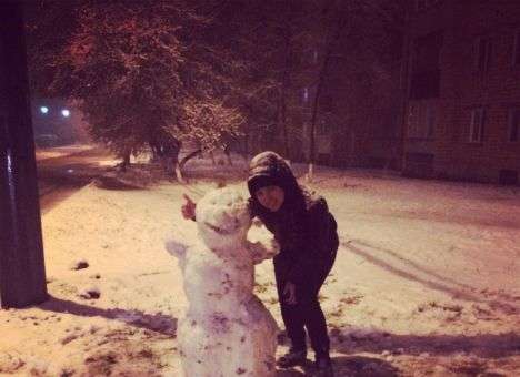 На парад по сугробам: Мощный снегопад накрыл российский город (ФОТО)