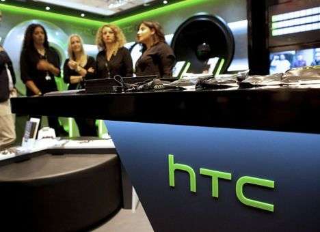 HTC терпит убытки целый год