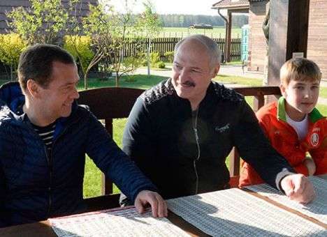 Лукашенко встретил Медведева в спортивном костюме (ФОТО)