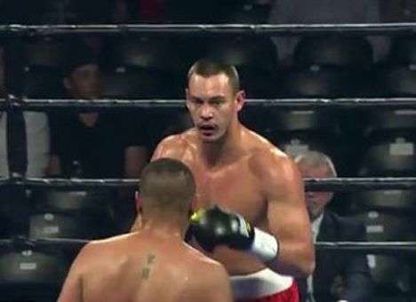 Украинский супертяжеловес снова нокаутировал соперника по втором раунде