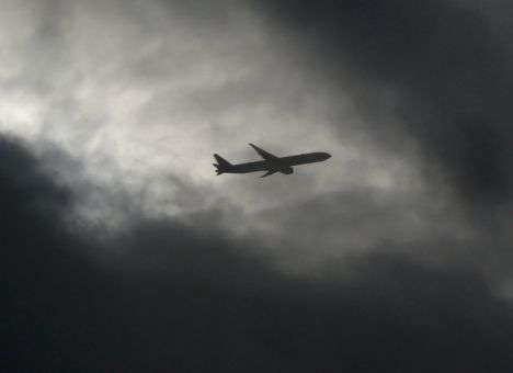 Авиалайнер EgyptAir взорвался в воздухе, - СМИ