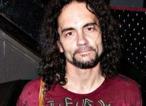 Скажите, что это неправда: Знаменитый барабанщик умер прямо на концерте