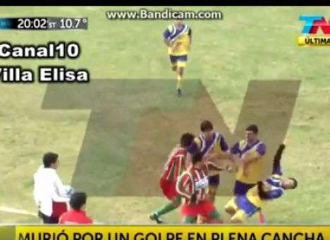 Случайное убийство футболиста на поле засняли камеры (ВИДЕО)