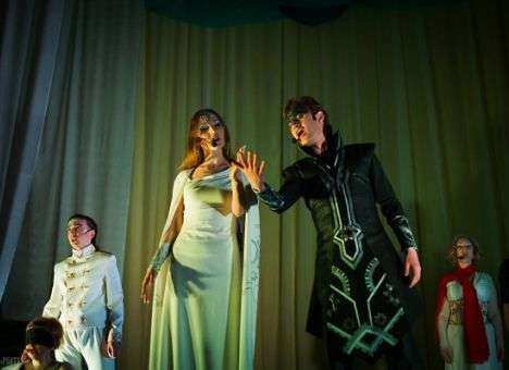 В РФ артистов мюзикла ограбили прямо во время премьеры