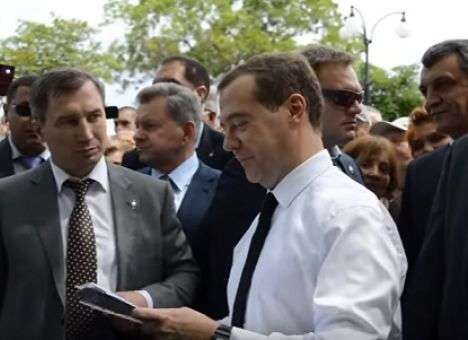 У вас денег нет, а у нас есть: Опубликован «полный текст» обращения Медведева к жителям Крыма