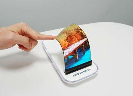 Samsung создал дисплей, сворачивающийся в трубку