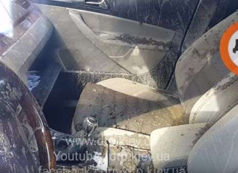 Опубликованы кадры с места «взрыва» люка под машиной в Киеве (ВИДЕО)