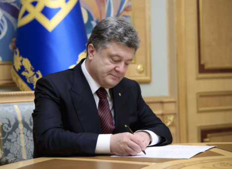 Порошенко ввел в действие санкции против «рупоров Кремля»